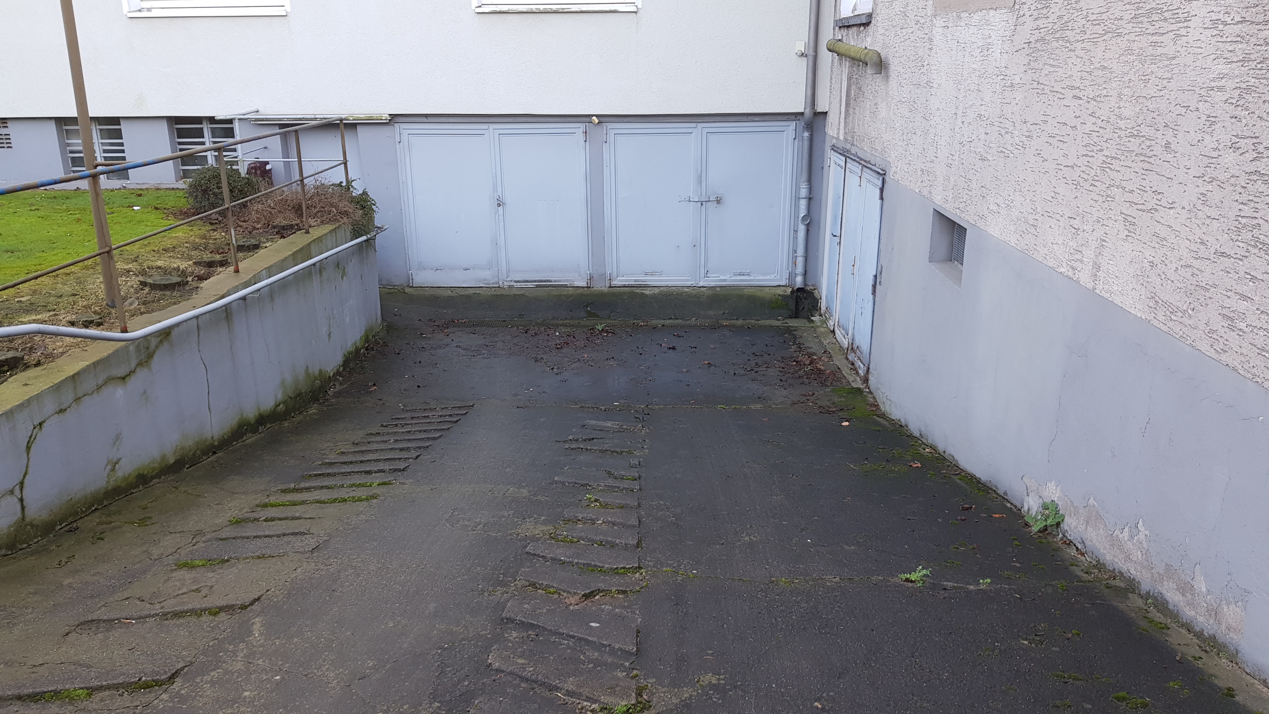 Zufahrt-Garagenhof